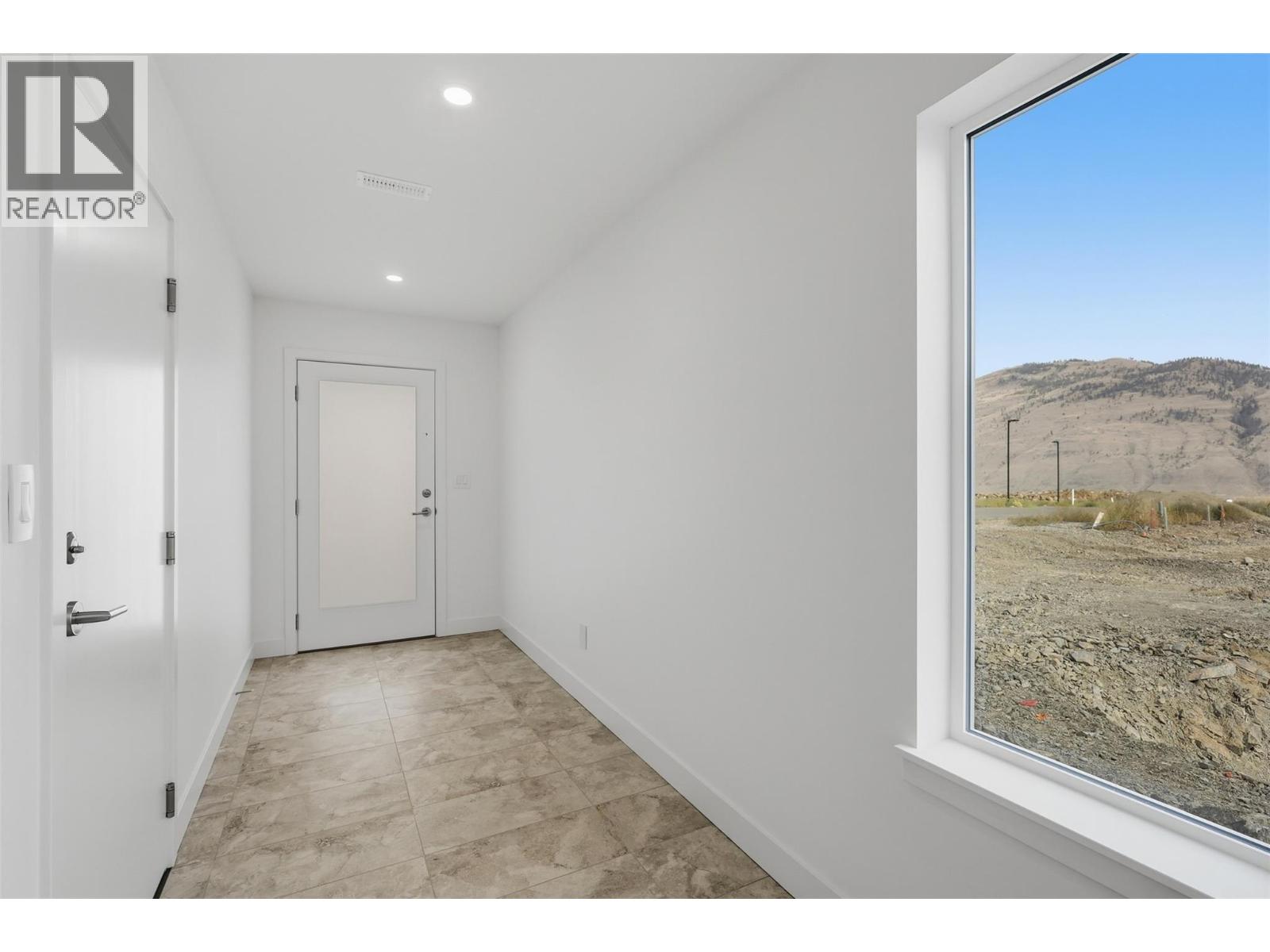 2050 Grasslands Boulevard Unit# 135, Kamloops, British Columbia  V2B 0A6 - Photo 3 - 10400140