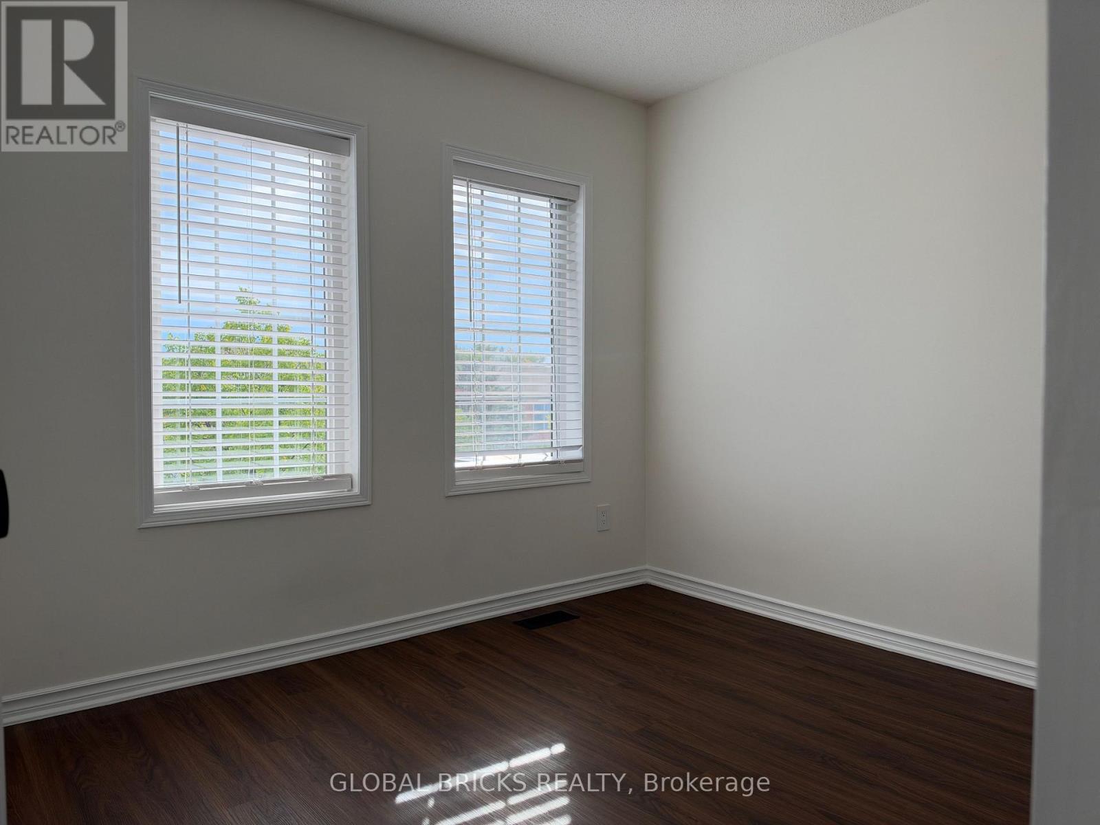 1049 Kennedy Circle, Milton (Be Beaty), Ontario  L9T 5S5 - Photo 12 - W13811452