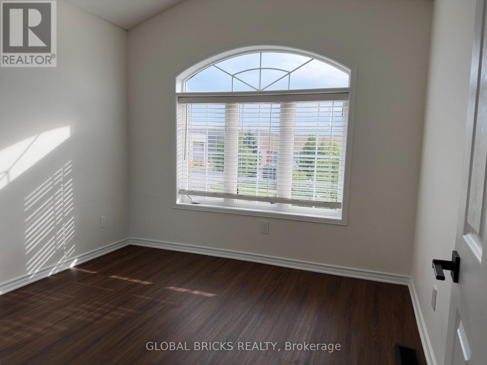 1049 Kennedy Circle, Milton (Be Beaty), Ontario  L9T 5S5 - Photo 11 - W13811452