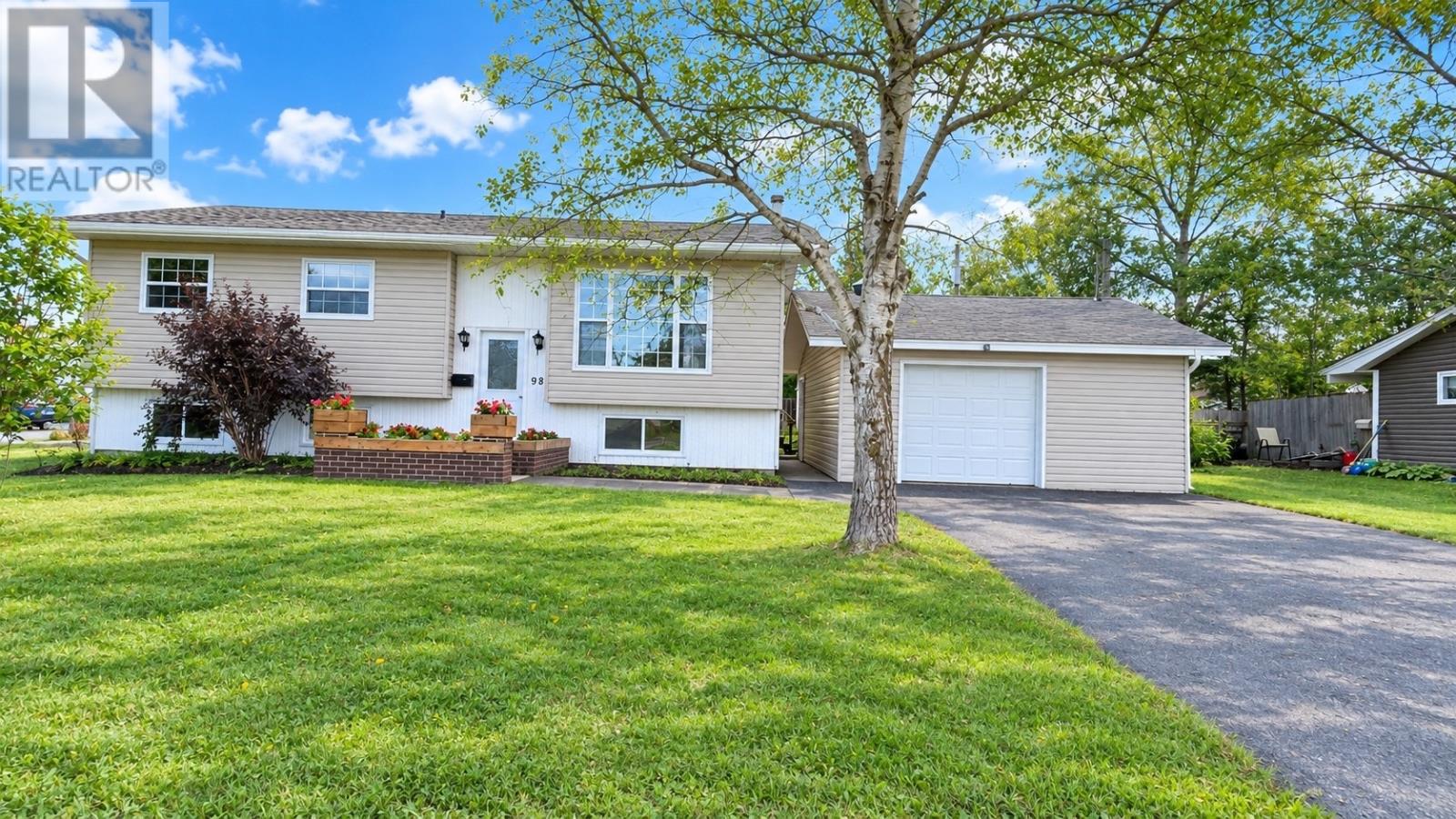 98 Rickenbacker Road, Gander