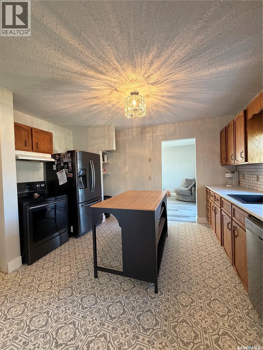 404 Esau Street, Meadow Lake, Saskatchewan  S9X 1A4 - Photo 6 - SK048750
