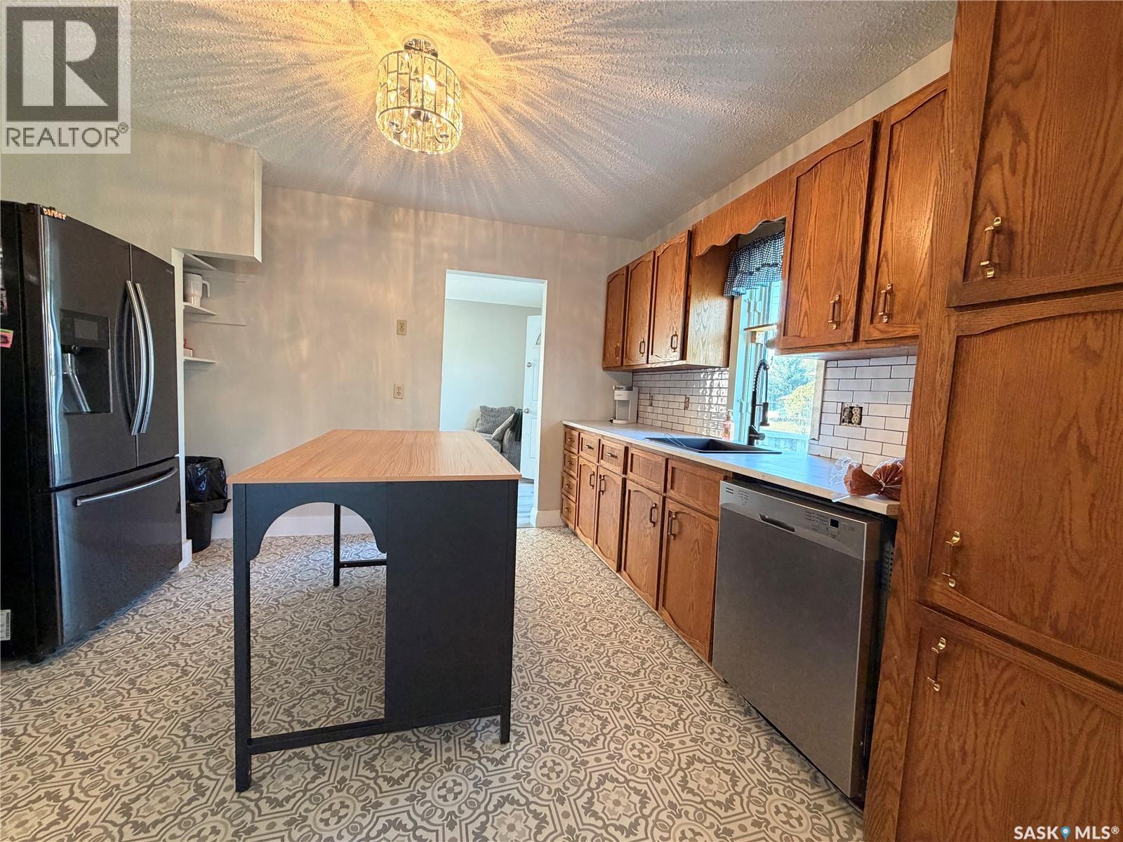 404 Esau Street, Meadow Lake, Saskatchewan  S9X 1A4 - Photo 7 - SK048750