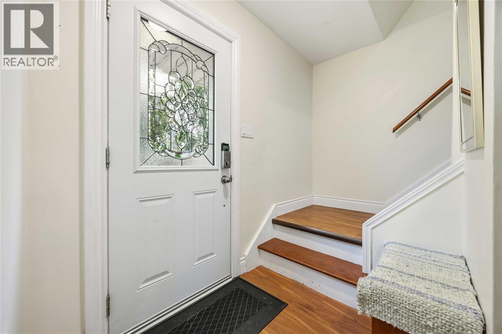819 Elizabeth Avenue, Sarnia, Ontario  N7S 2V6 - Photo 3 - 26023284