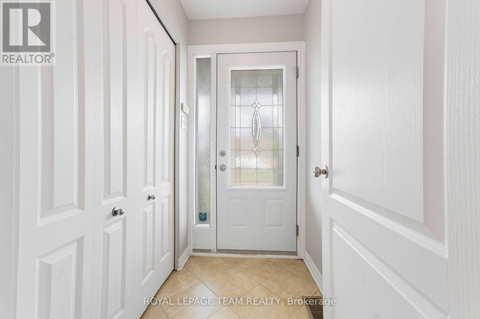 1515 Valmarie Avenue, Ottawa, Ontario  K2C 1V7 - Photo 3 - X13814454