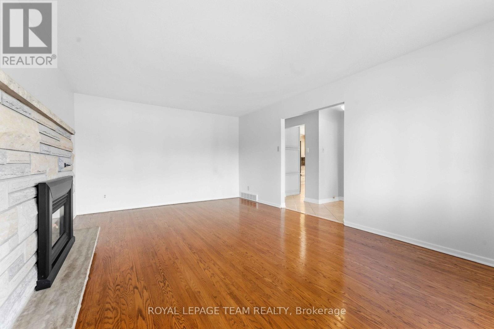 1515 Valmarie Avenue, Ottawa, Ontario  K2C 1V7 - Photo 4 - X13814454