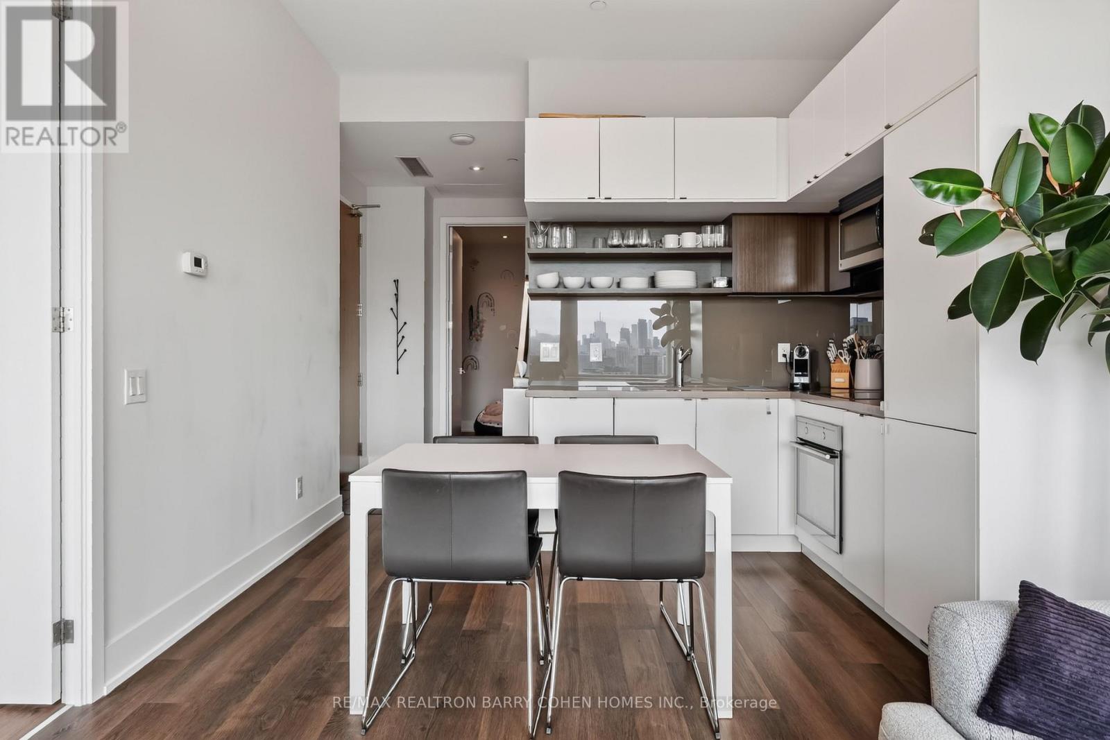 1018 - 111 St Clair Avenue W, Toronto, Ontario  M4V 1N5 - Photo 6 - C13814322