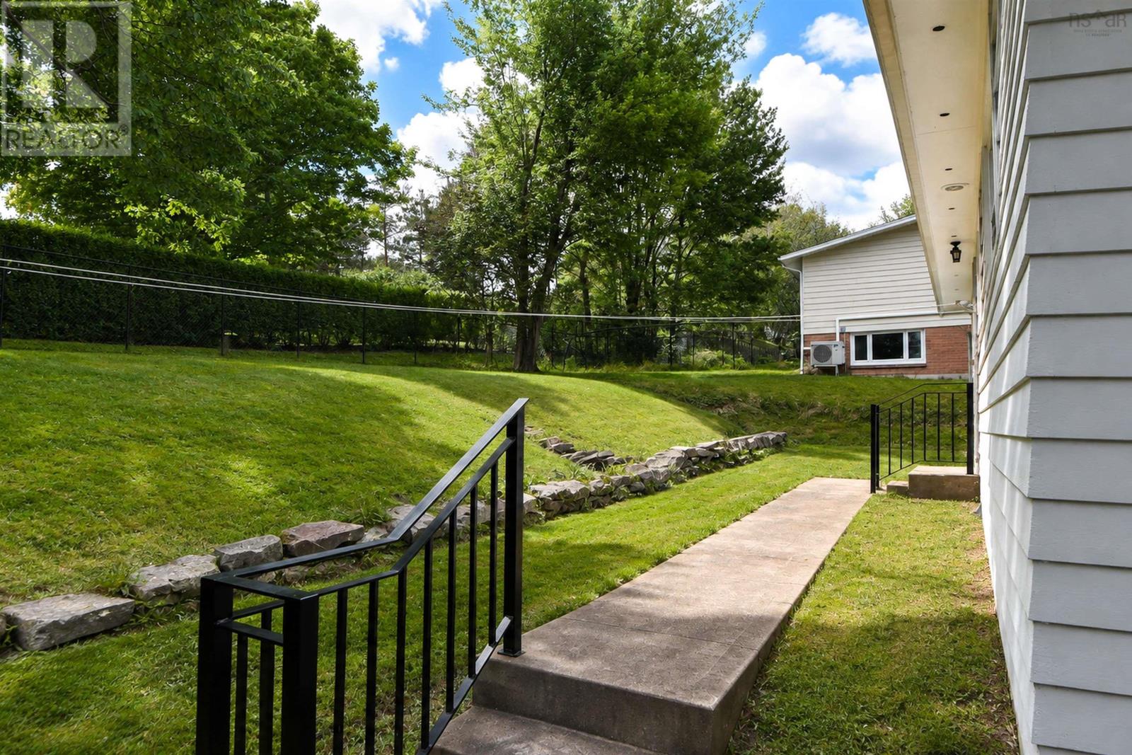 135 Chelsea Court photo 3