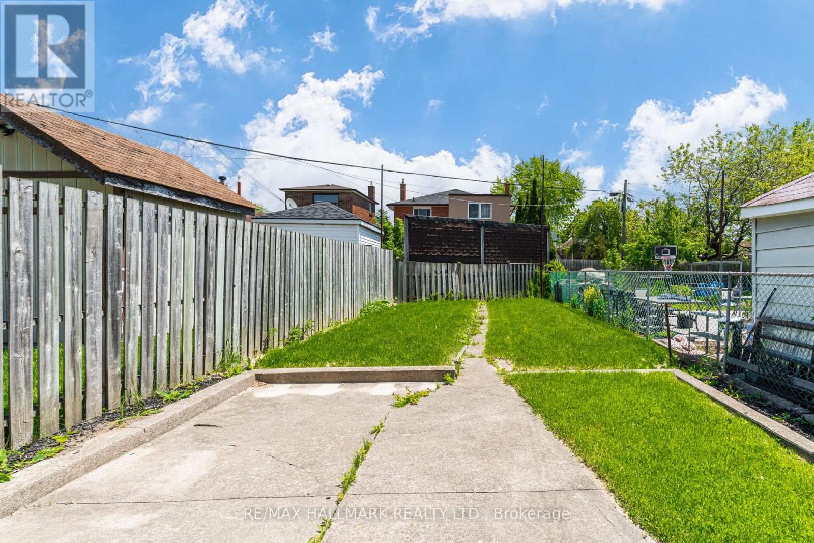 631 Lauder Avenue, Toronto, Ontario  M6E 3J8 - Photo 19 - C13814522