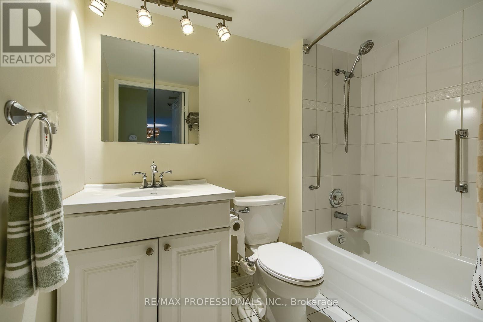207 - 11 Thorncliffe Pk Drive, Toronto, Ontario  M4H 1P3 - Photo 16 - C13814530