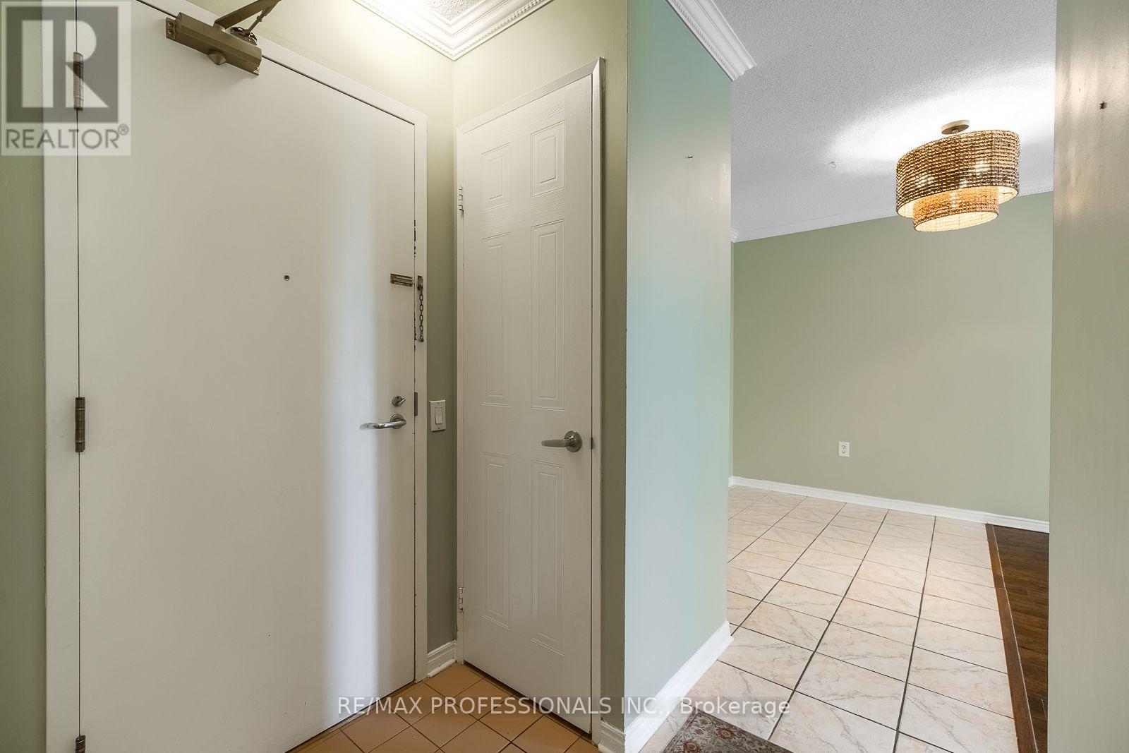 207 - 11 Thorncliffe Pk Drive, Toronto, Ontario  M4H 1P3 - Photo 18 - C13814530