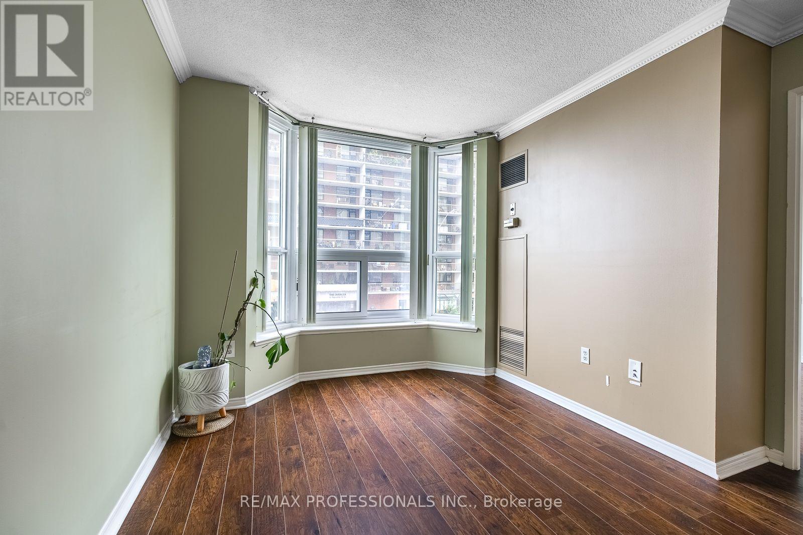 207 - 11 Thorncliffe Pk Drive, Toronto, Ontario  M4H 1P3 - Photo 5 - C13814530