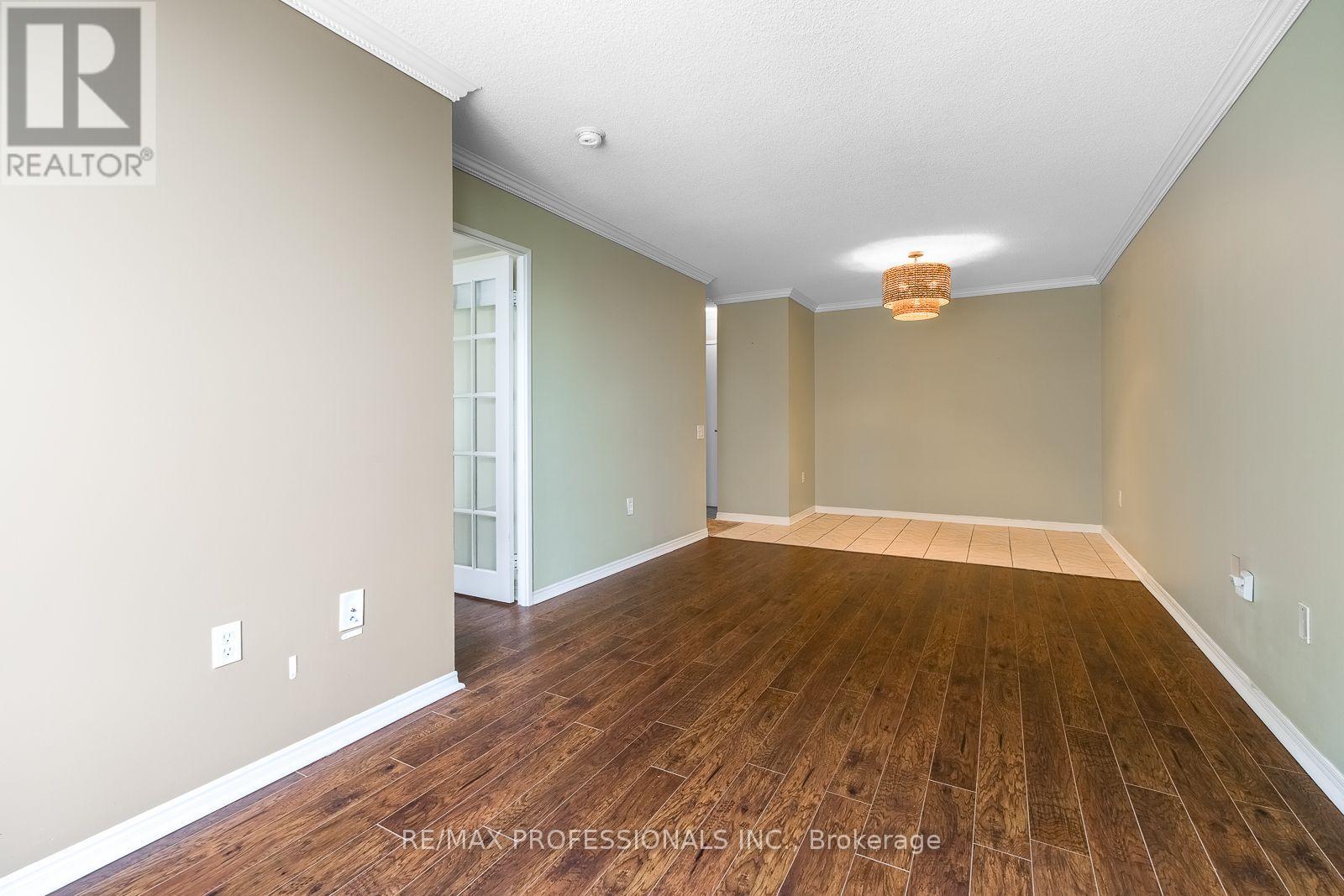 207 - 11 Thorncliffe Pk Drive, Toronto, Ontario  M4H 1P3 - Photo 6 - C13814530