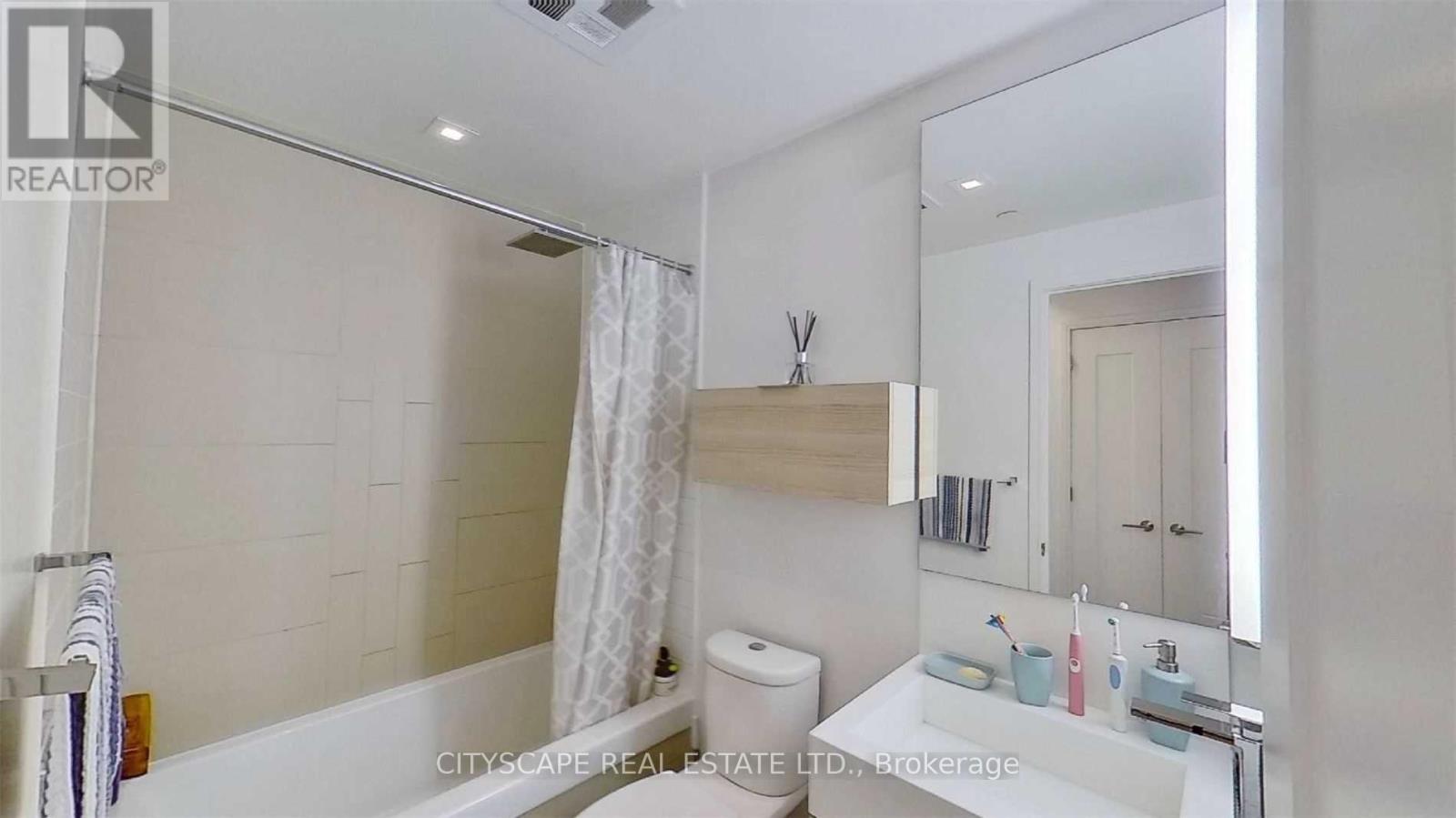 1804 - 88 Scott Street, Toronto, Ontario  M5E 0A9 - Photo 16 - C13814594