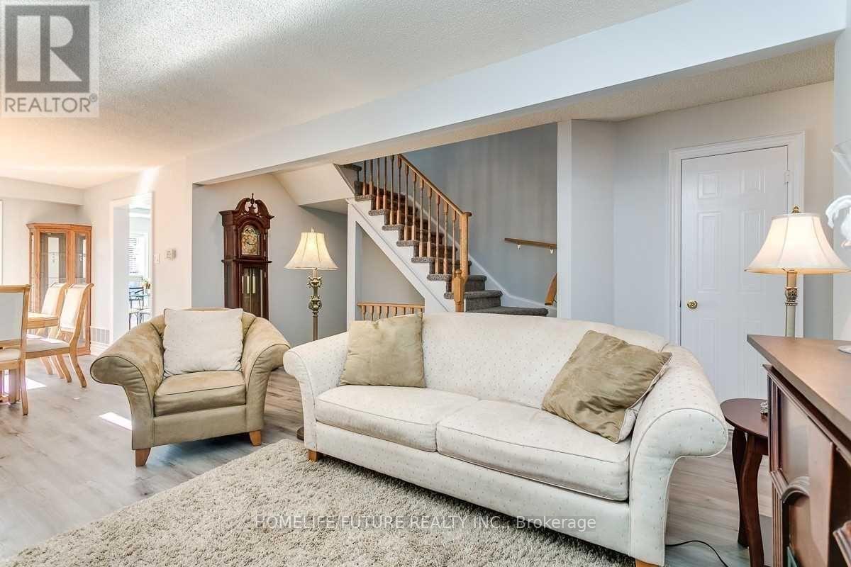 23 Lick Pond Way, Whitby, Ontario  L1N 9K5 - Photo 5 - E13814572