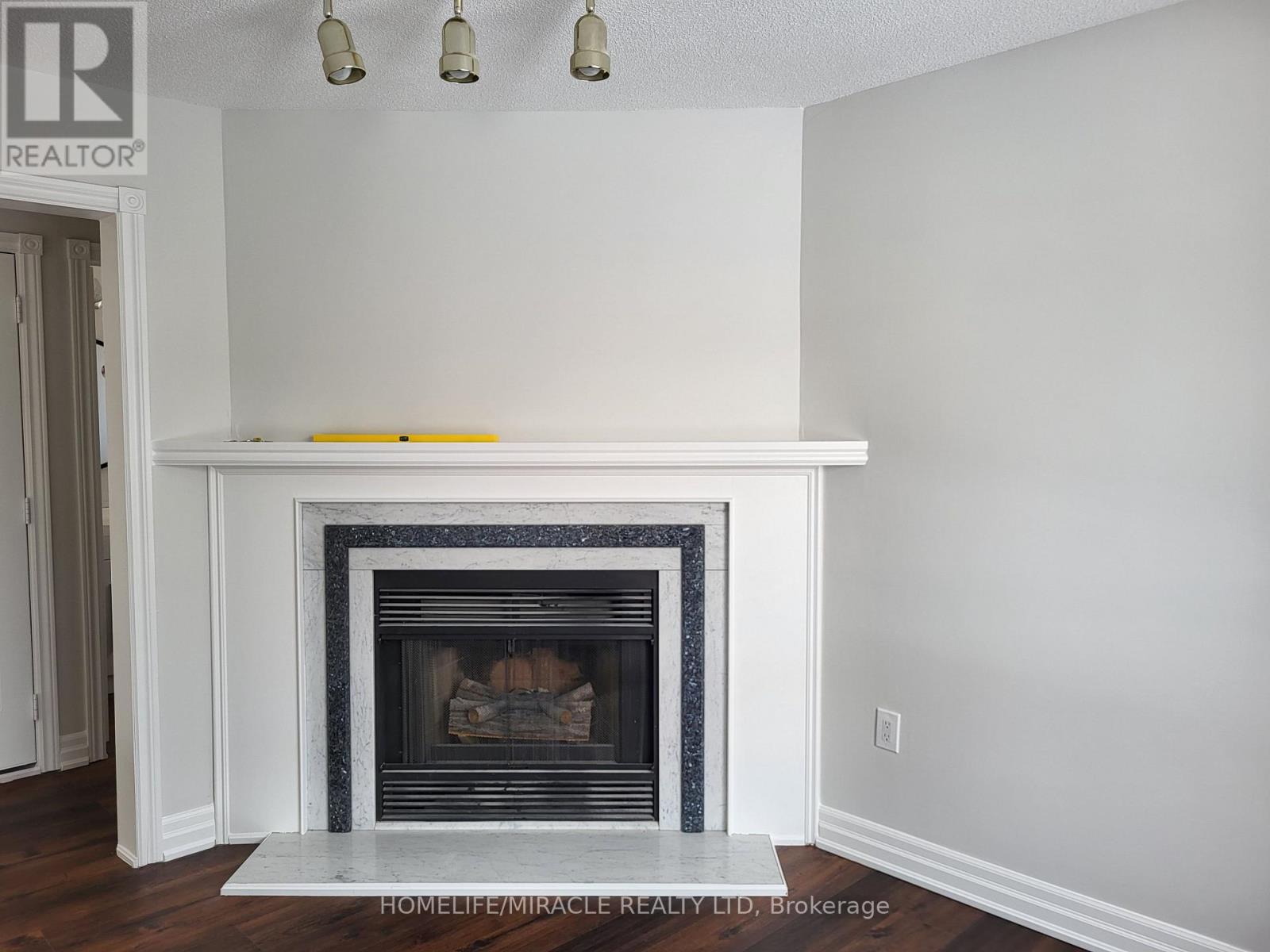26 Brushwood Crescent, Barrie (Innis-Shore), Ontario L4N 7G6 - Photo 3 - S13814504