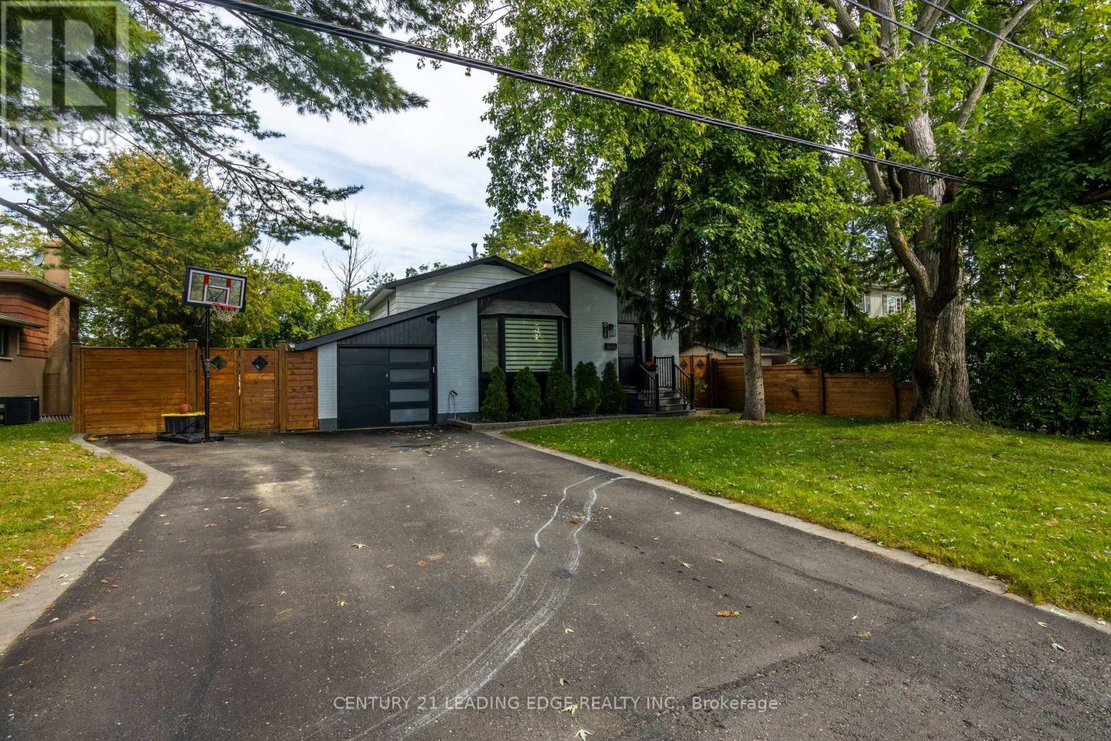912 Vistula Drive, Pickering, Ontario  L1W 2L5 - Photo 2 - E13814590