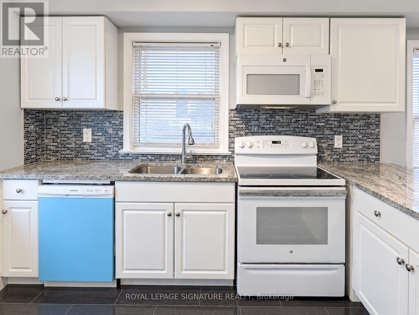 3 - 13 Wesley Street, Toronto, Ontario  M8Y 2W4 - Photo 4 - W13797306