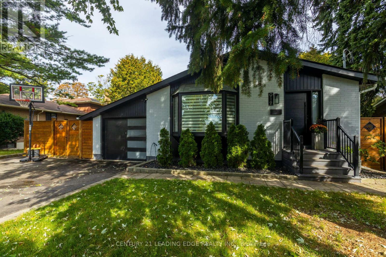 912 Vistula Drive, Pickering, Ontario  L1W 2L5 - Photo 1 - E13814590