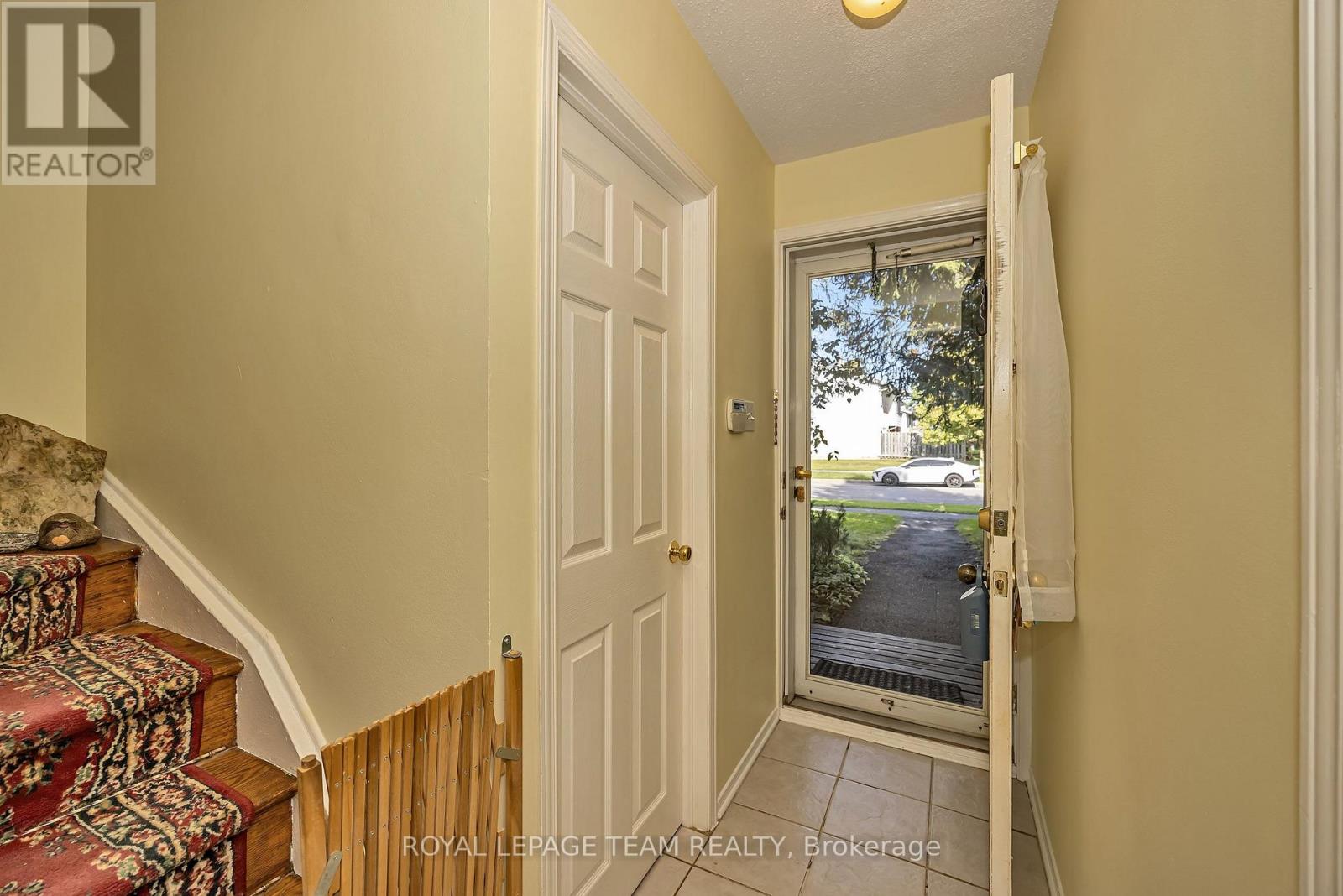 28 Monterey Drive, Ottawa, Ontario  K2H 7A6 - Photo 4 - X13732826