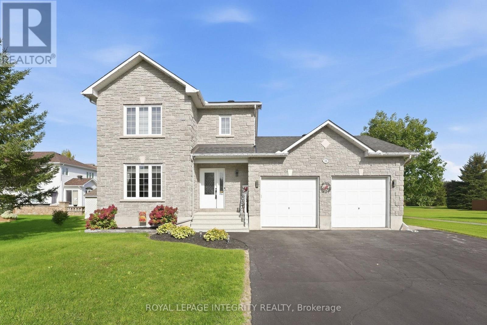 36 FRONTENAC BOULEVARD, Russell, Ontario