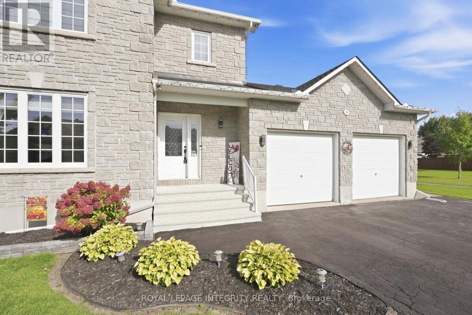 36 Frontenac Boulevard, Russell, Ontario  K0A 1W0 - Photo 2 - X13814682