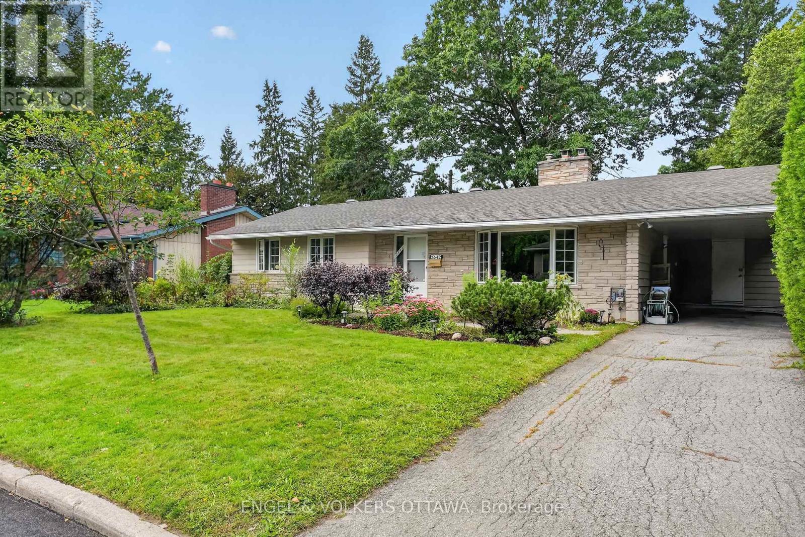 2642 Marble Crescent, Ottawa, Ontario  K1V 8L8 - Photo 2 - X13814692