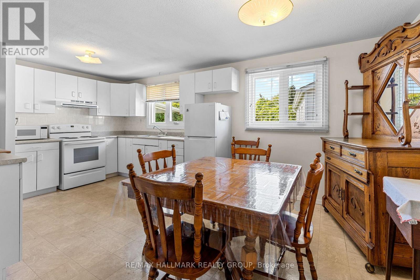 2376 Blackstone Crescent, Ottawa, Ontario  K1B 4H2 - Photo 10 - X13814716