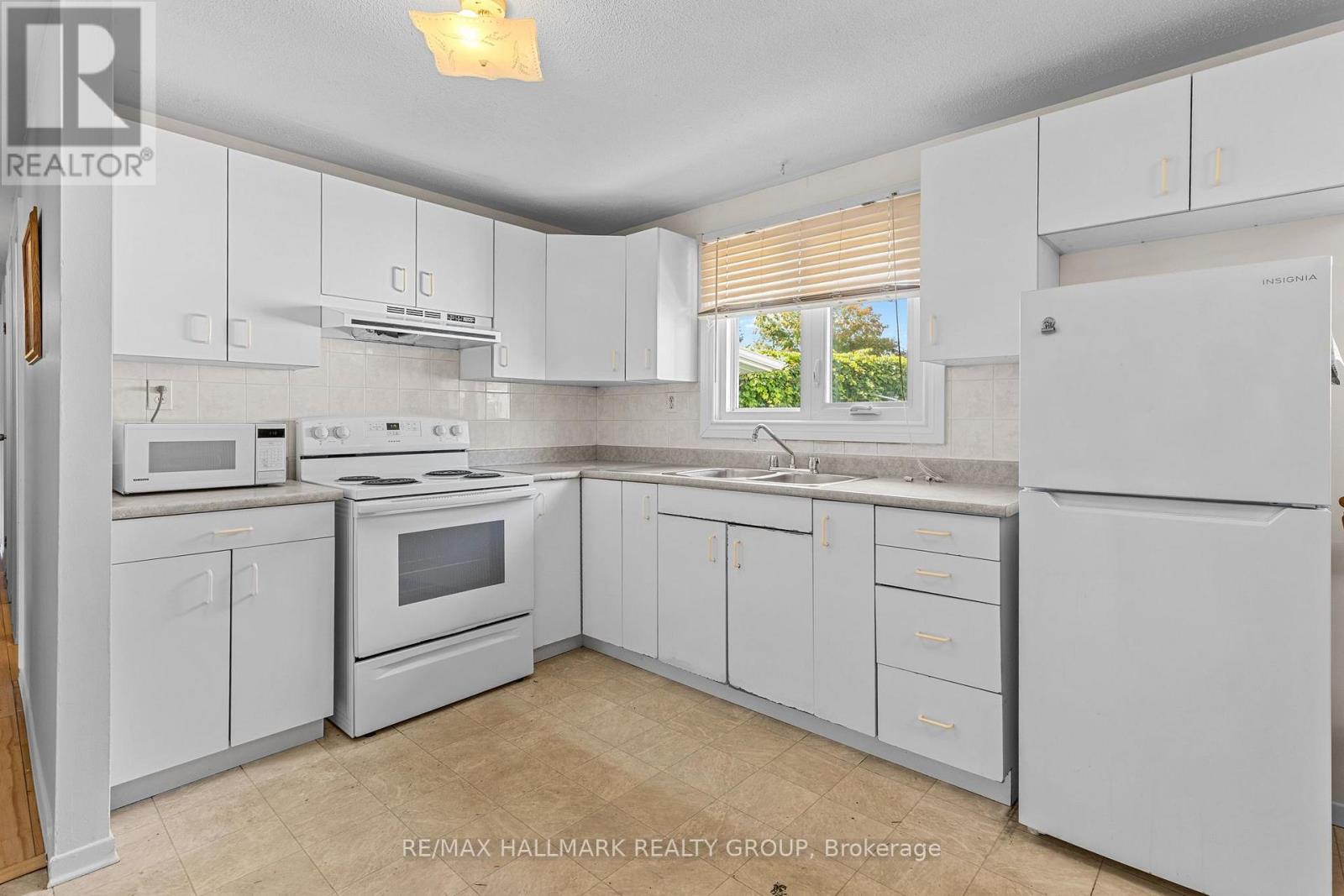 2376 Blackstone Crescent, Ottawa, Ontario  K1B 4H2 - Photo 11 - X13814716