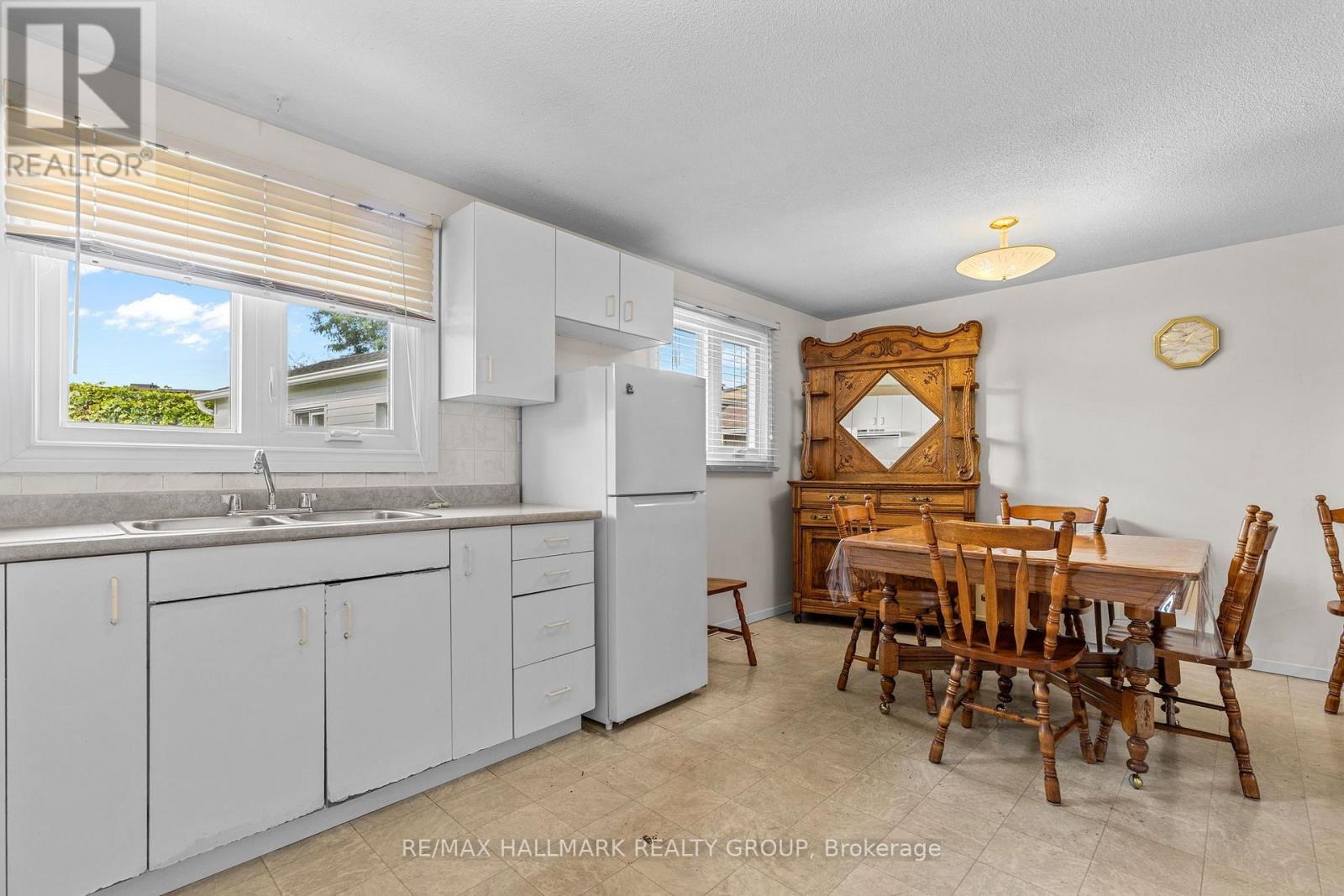 2376 Blackstone Crescent, Ottawa, Ontario  K1B 4H2 - Photo 13 - X13814716