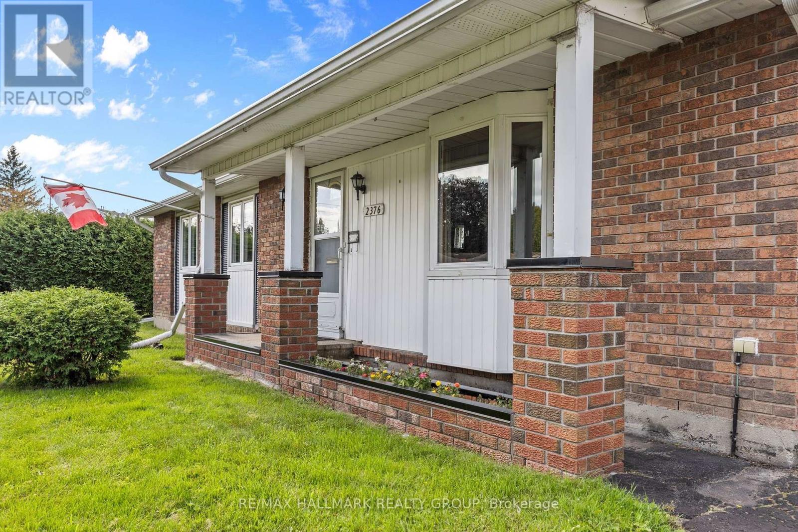 2376 Blackstone Crescent, Ottawa, Ontario  K1B 4H2 - Photo 3 - X13814716