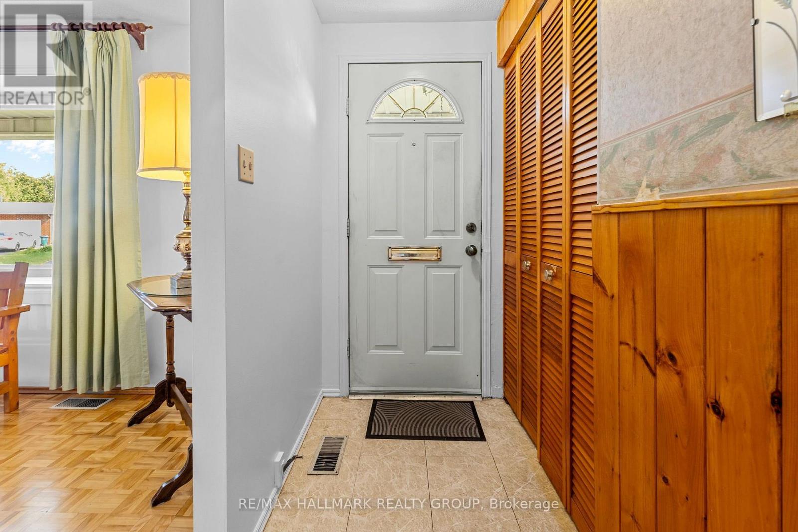 2376 Blackstone Crescent, Ottawa, Ontario  K1B 4H2 - Photo 6 - X13814716