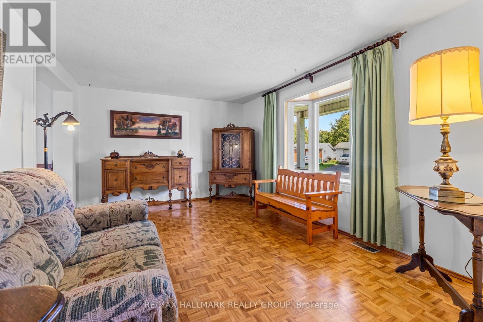 2376 Blackstone Crescent, Ottawa, Ontario  K1B 4H2 - Photo 7 - X13814716