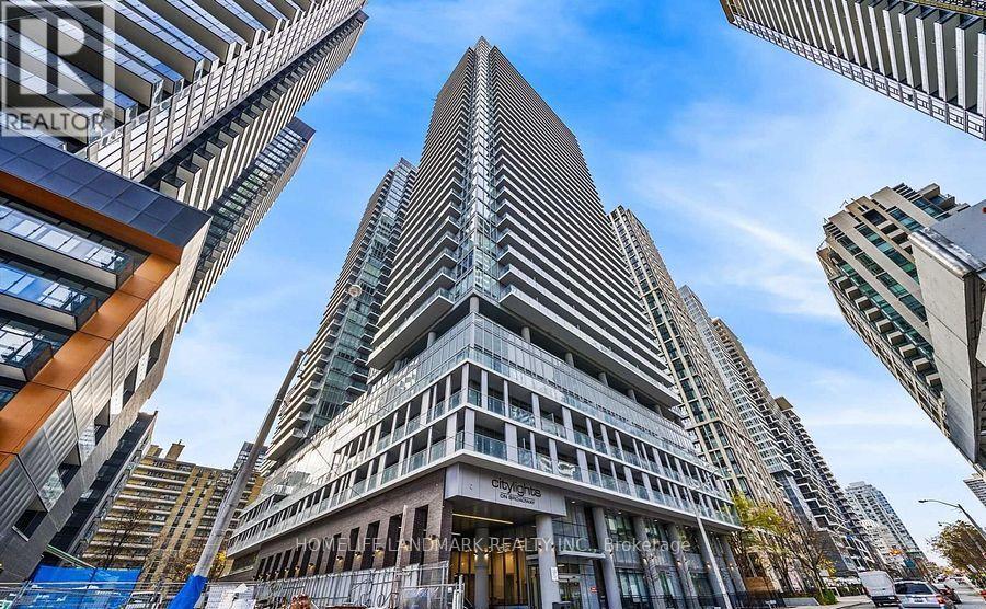 1011 NT - 99 BROADWAY AVENUE, Toronto, Ontario