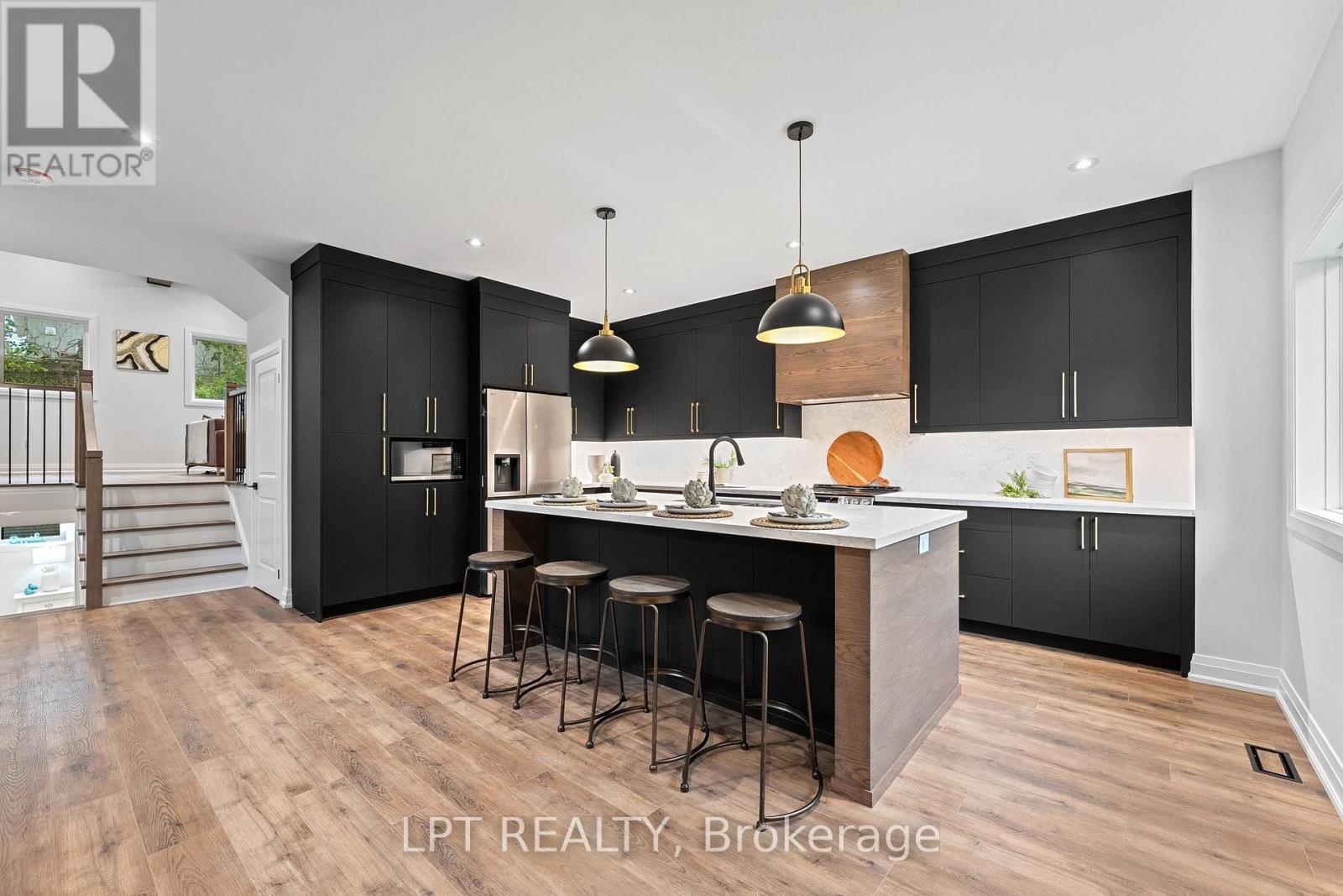 168 Berczy Street, Barrie, Ontario  L4M 3R6 - Photo 5 - S13739866