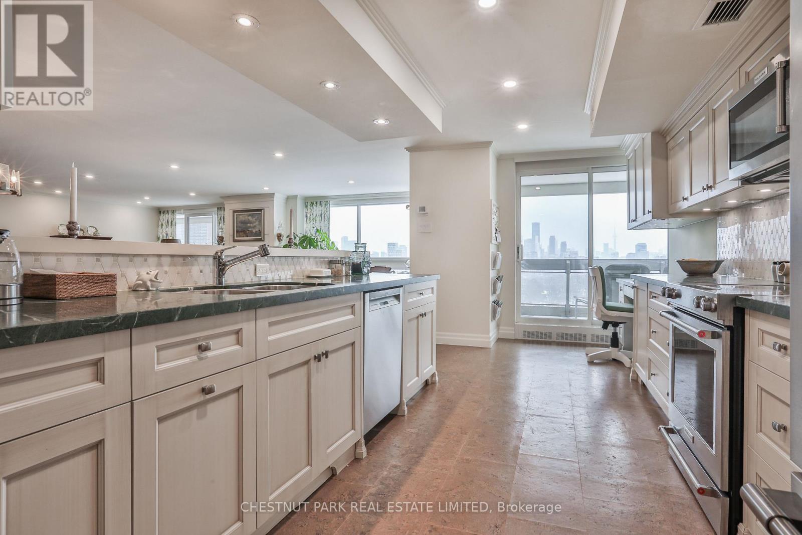 1101 - 61 St Clair Avenue W, Toronto, Ontario  M4V 2Y8 - Photo 17 - C13814642