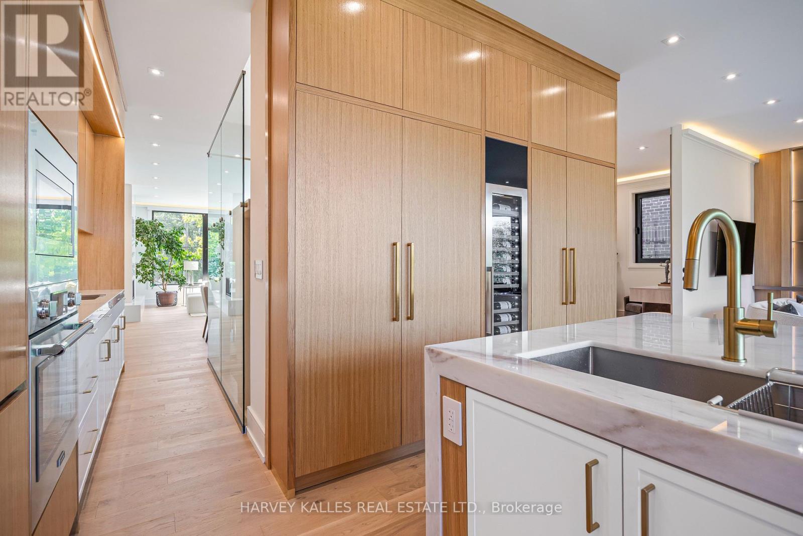 449 Elm Road, Toronto, Ontario  M5M 3W8 - Photo 16 - C13814726