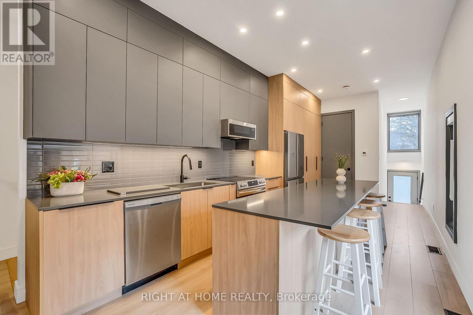 1169 Davenport Road, Toronto, Ontario  M6H 2G6 - Photo 6 - C13814814