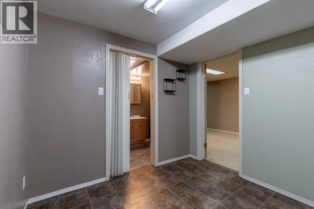 119 Red Crow Boulevard W