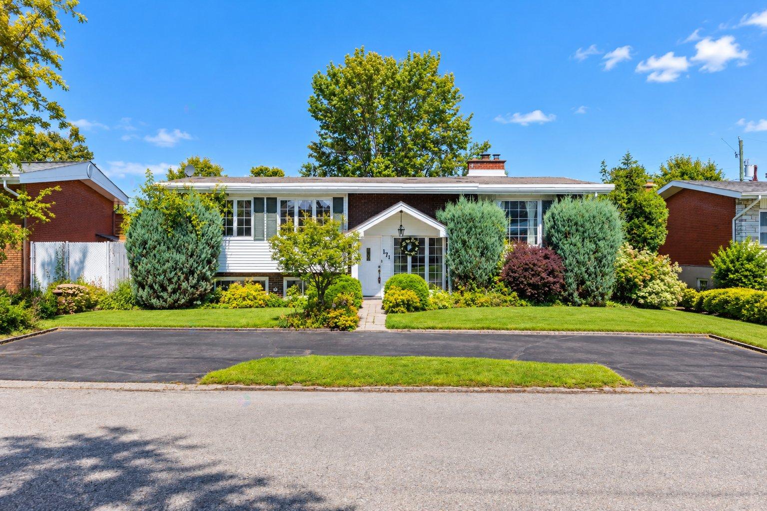 171 Rue Michener Châteauguay Quebec Canada J6J2B3 1