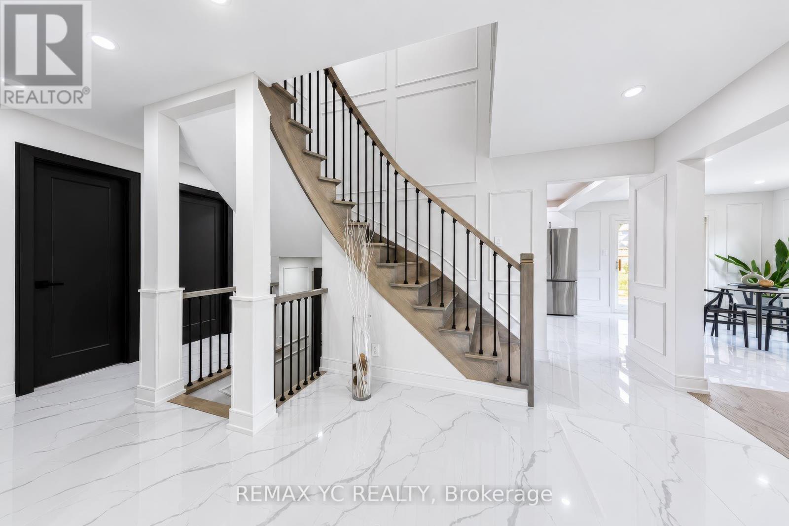 4 Simmons Crescent, Aurora, Ontario  L4G 6B4 - Photo 6 - N13814694