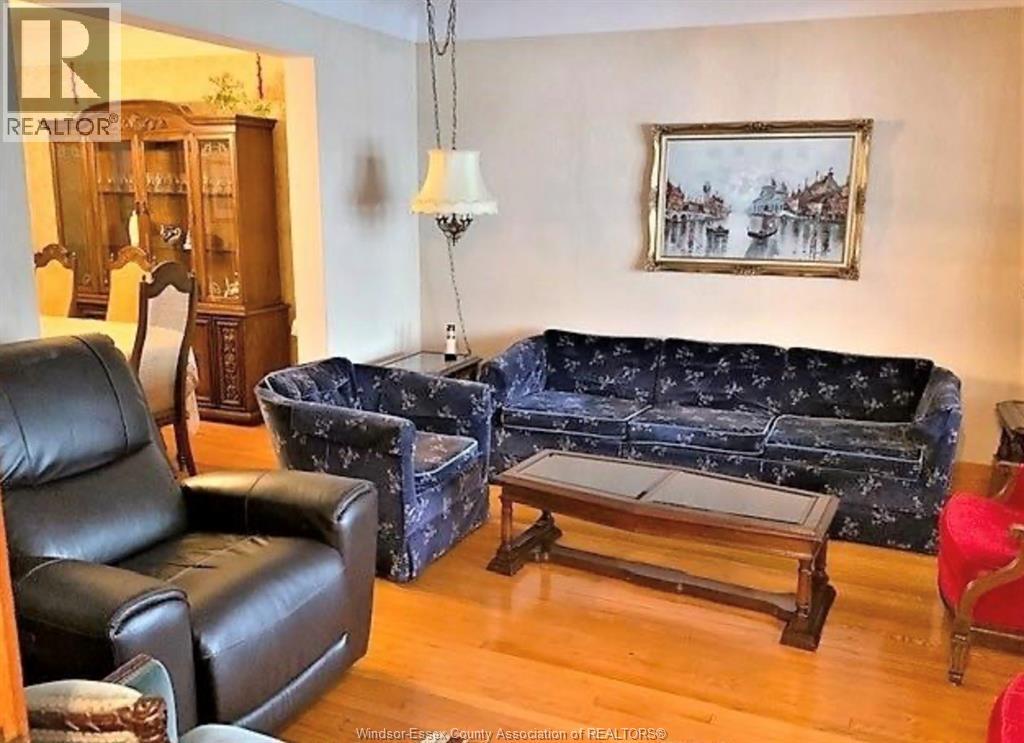 972 Parent, Windsor, Ontario  N9A 2E3 - Photo 2 - 26023220