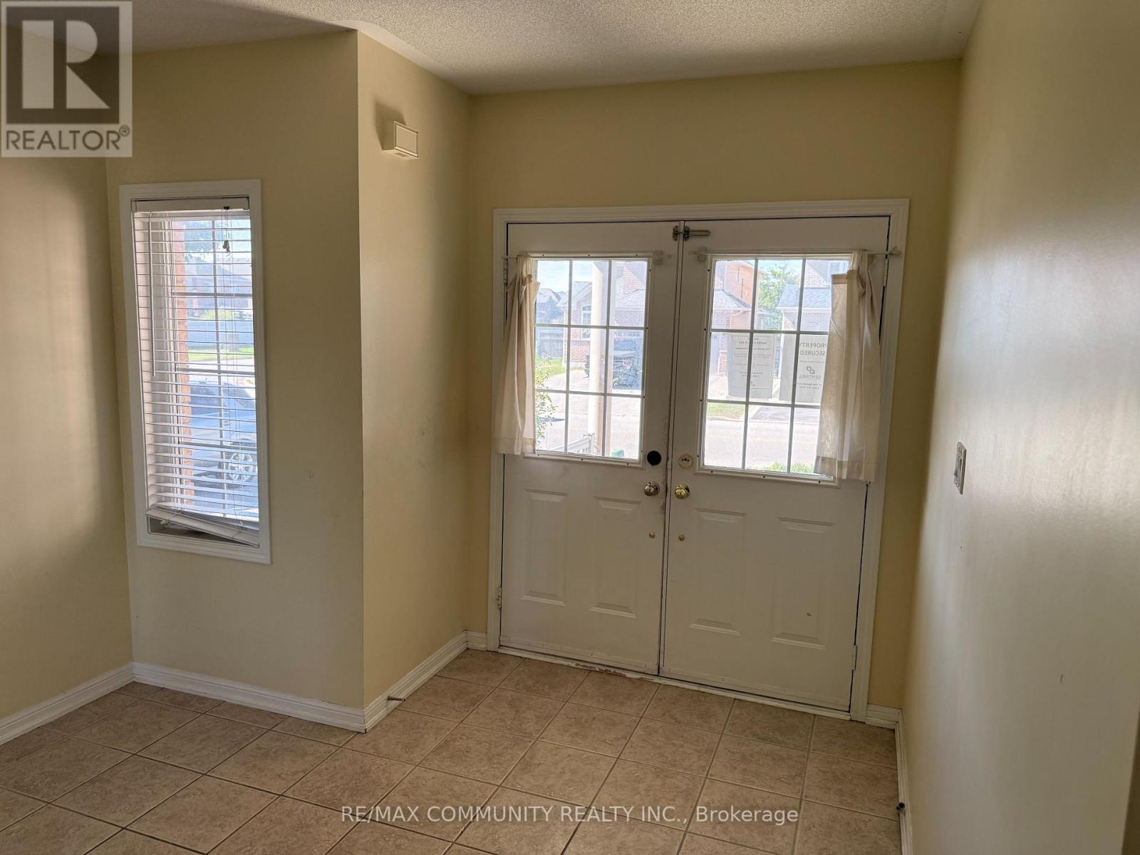 3 Baycliffe Drive, Whitby, Ontario  L1P 1W8 - Photo 5 - E13811796