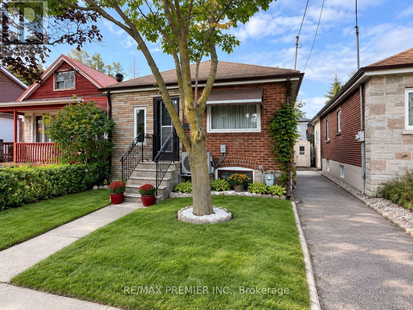 34 RUTHERFORD AVENUE, Toronto, Ontario
