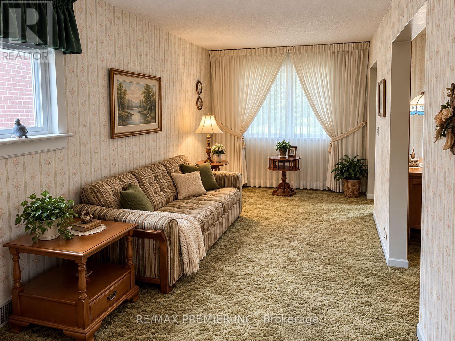 34 Rutherford Avenue, Toronto, Ontario  M6M 2C6 - Photo 10 - W13814782