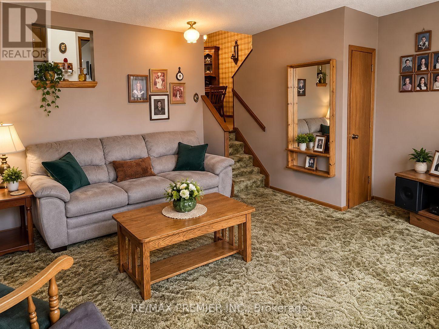 34 Rutherford Avenue, Toronto, Ontario  M6M 2C6 - Photo 11 - W13814782