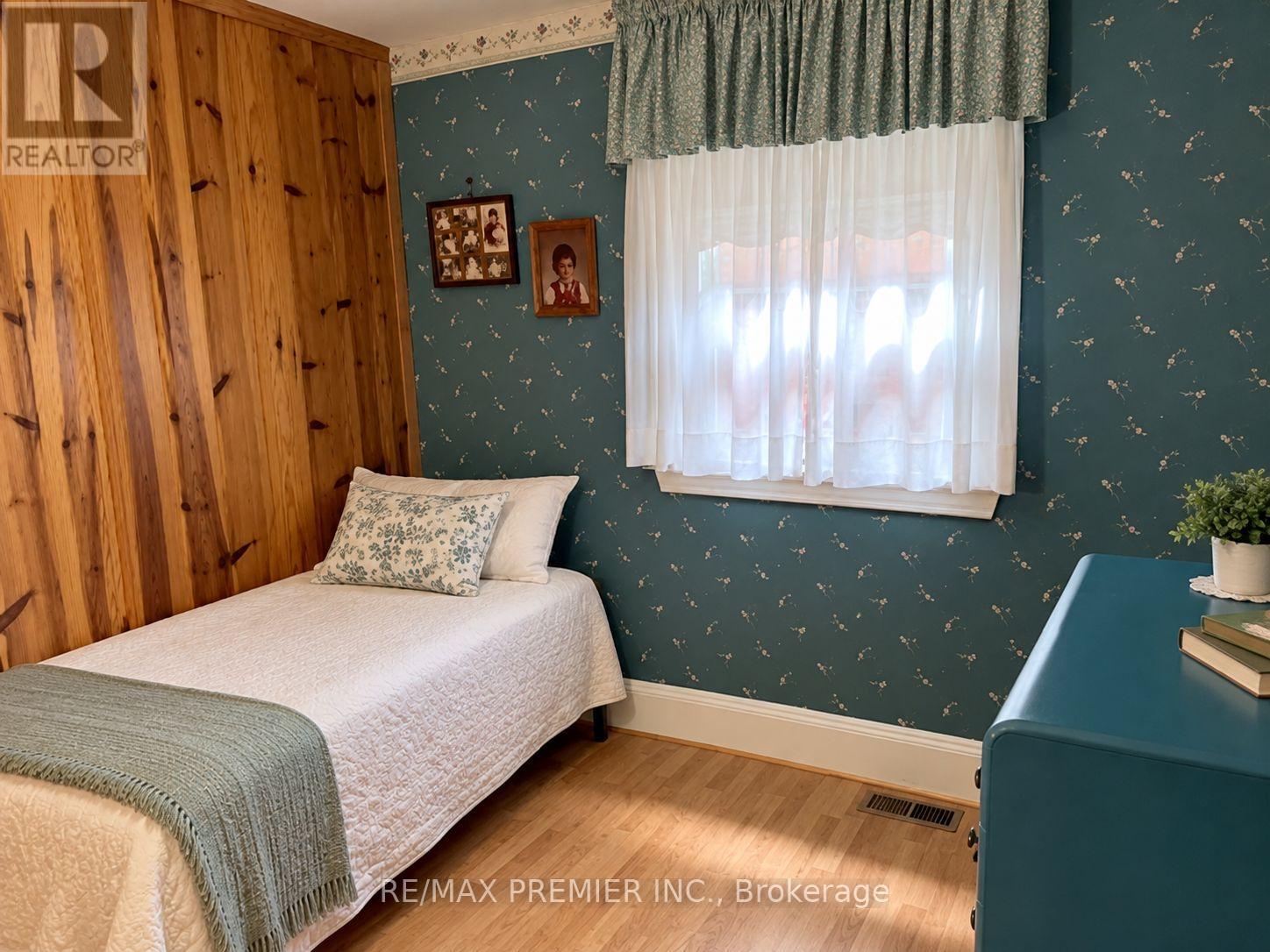 34 Rutherford Avenue, Toronto, Ontario  M6M 2C6 - Photo 5 - W13814782