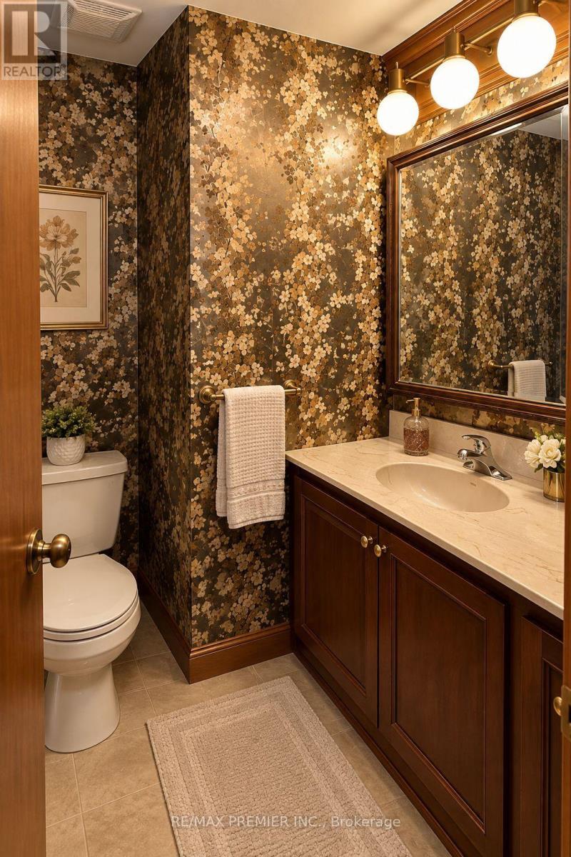 34 Rutherford Avenue, Toronto, Ontario  M6M 2C6 - Photo 8 - W13814782