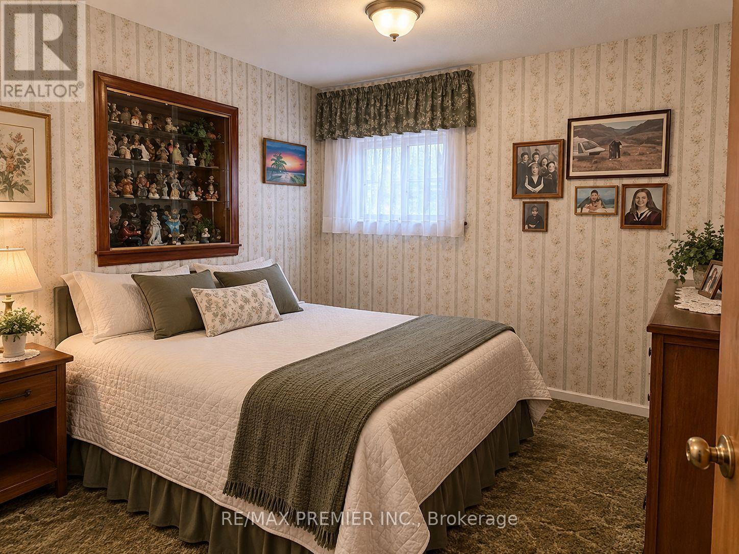34 Rutherford Avenue, Toronto, Ontario  M6M 2C6 - Photo 9 - W13814782