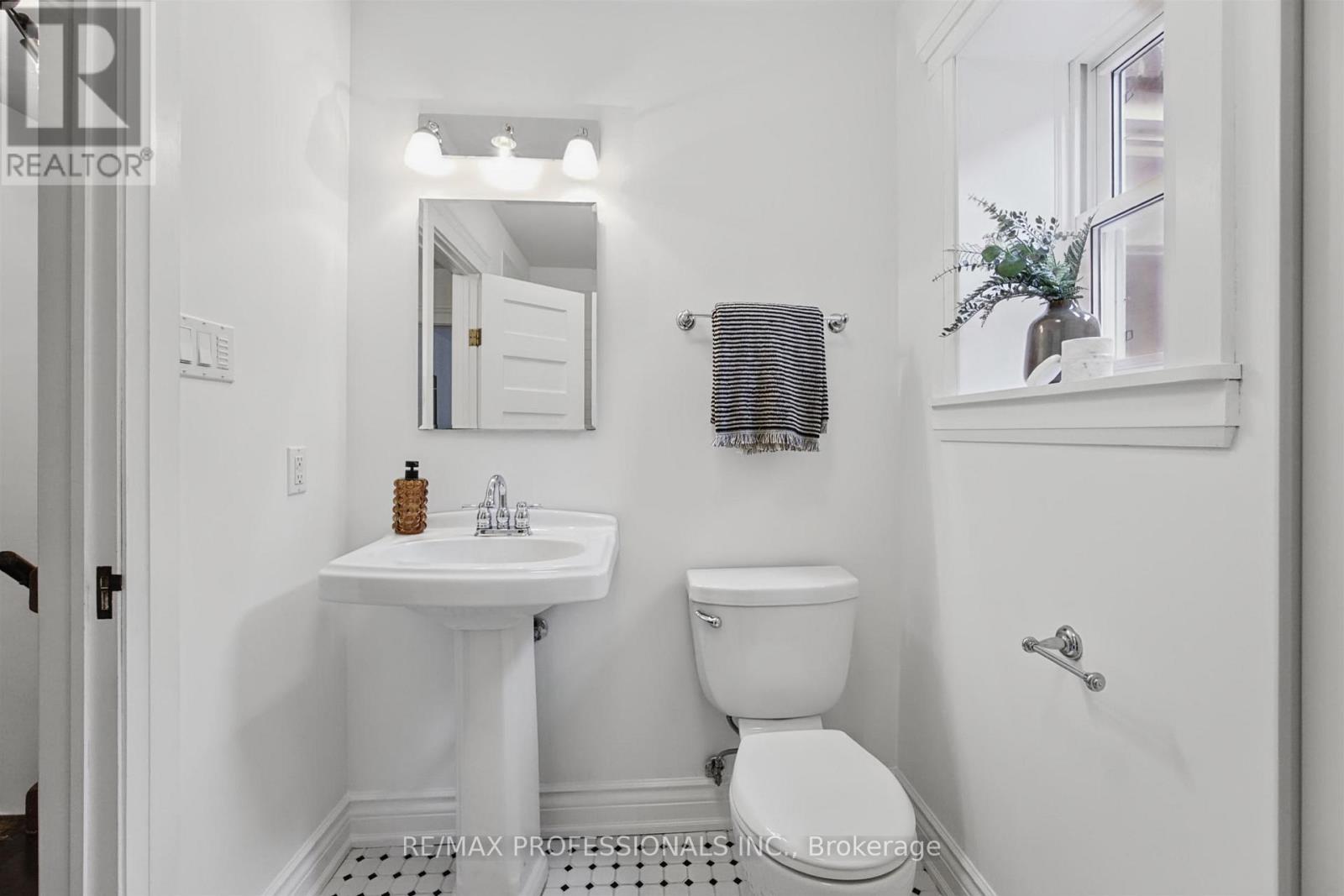 28 Wright Avenue, Toronto, Ontario  M6R 1K8 - Photo 27 - W13814840