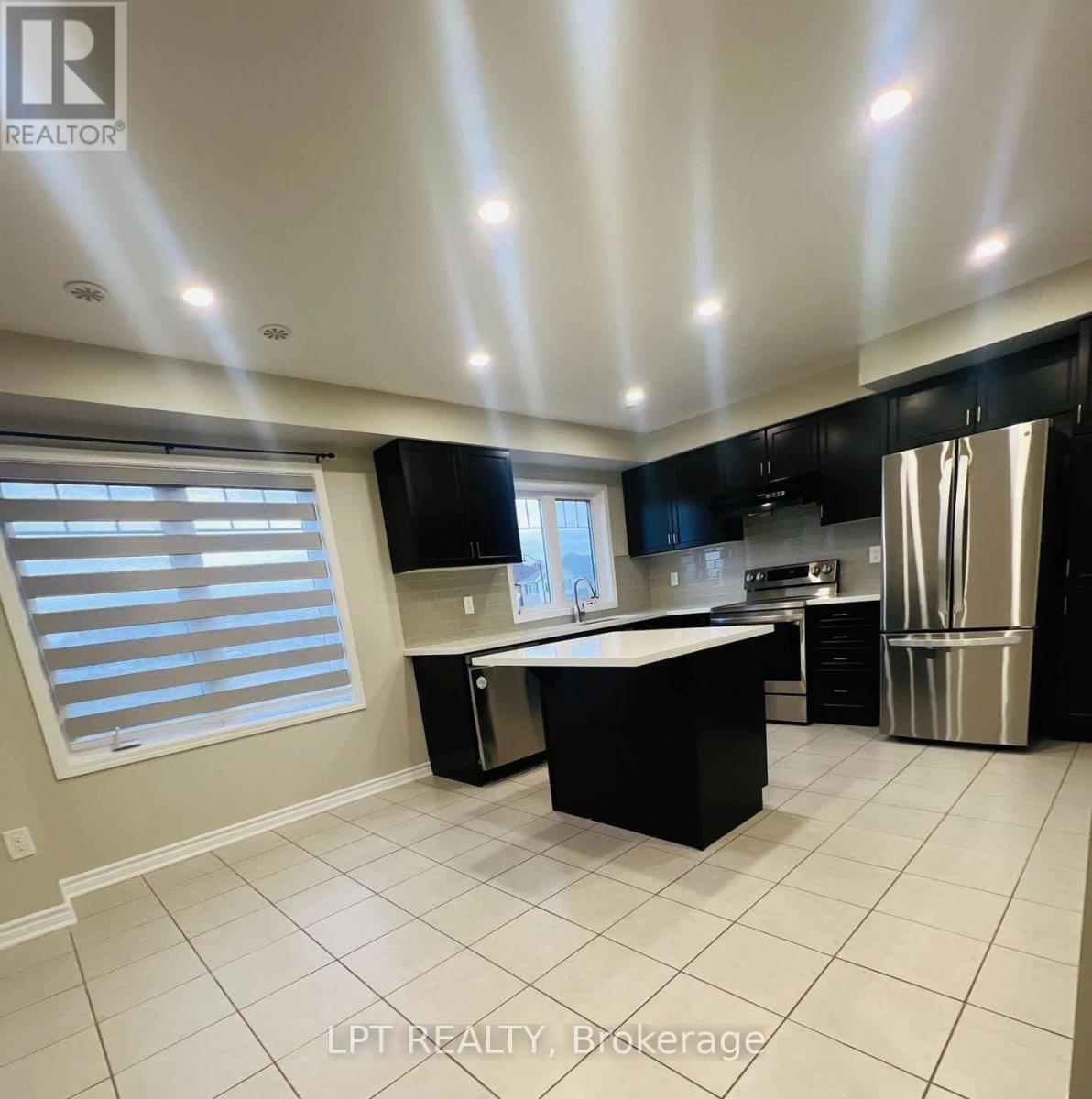 104 Bannister Crescent, Brampton, Ontario  L7A 4H4 - Photo 4 - W13814842